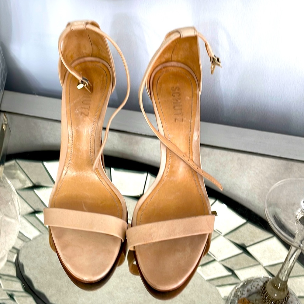 Schutz Cadey-Lee sandals size 8 .